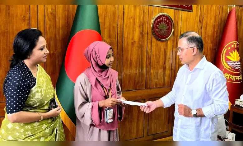 প্রধানমন্ত্রীর সহায়তায় চীনে মেডিকেলে পড়ার স্বপ্ন পূরণ ফাতেমার