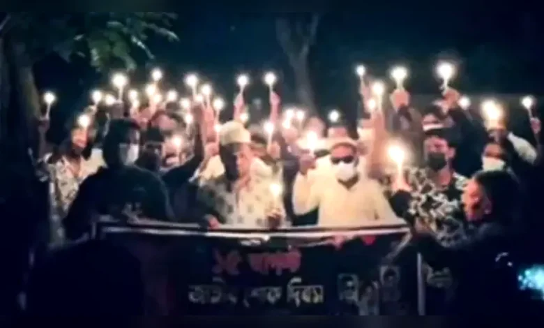 ২১ আগস্ট গ্রেনেড হামলার প্রতিবাদে নিষিদ্ধ ছাত্রলীগ-যুবলীগের মশাল মিছিল