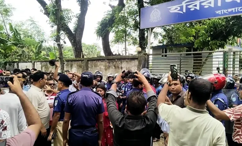 শান্তির জনপদ হরিরামপুর এখন অশান্ত, দায় কার?