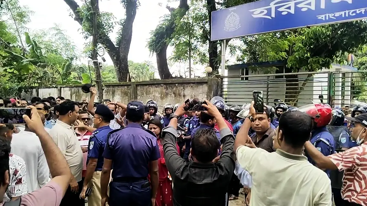 শান্তির জনপদ হরিরামপুর এখন অশান্ত, দায় কার?