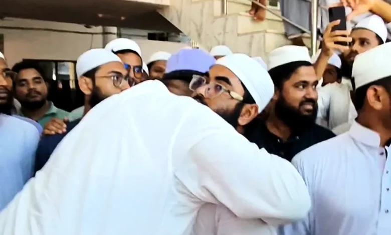 হাসনাত আব্দুল্লাহর দুঃখ প্রকাশ: কওমি ছাত্ররা সরে দাঁড়ালেও শিল্পকলায় এনসিপির অনুষ্ঠান নিয়ে জটিলতা
