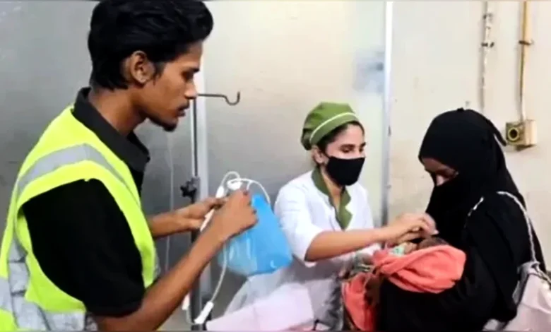 ঝোপে মিলল ওড়নায় মোড়ানো নবজাতক ফেনীতে রাস্তার পাশের একটি ঝোপ থেকে এক নবজাতক