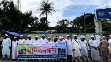 জমিয়ত নেতার বাড়িতে হামলা: আসামিদের গ্রেফতার দাবিতে থানার সামনে অবস্থান