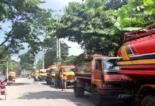 চাঁদাবাজি বন্ধের দাবিতে মহাসড়কে ট্যাংকলরি শ্রমিকদের বিক্ষোভ
