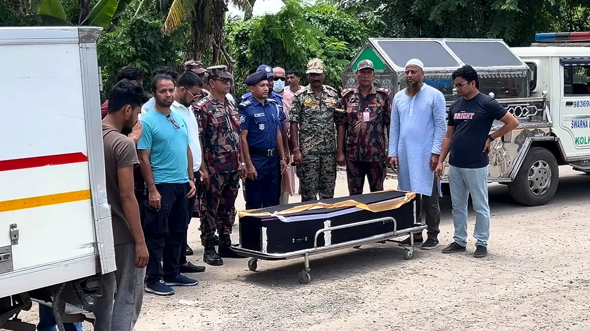 কলকাতার হোটেলে আগুন: দেশে পৌঁছাল সাজুর মরদেহ, ভারতে সৎকার রেবতীর