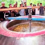 ৪০ হাজার মানুষের জন্য এক পাতিলে রান্না ১০১ মণ চালের তবারক