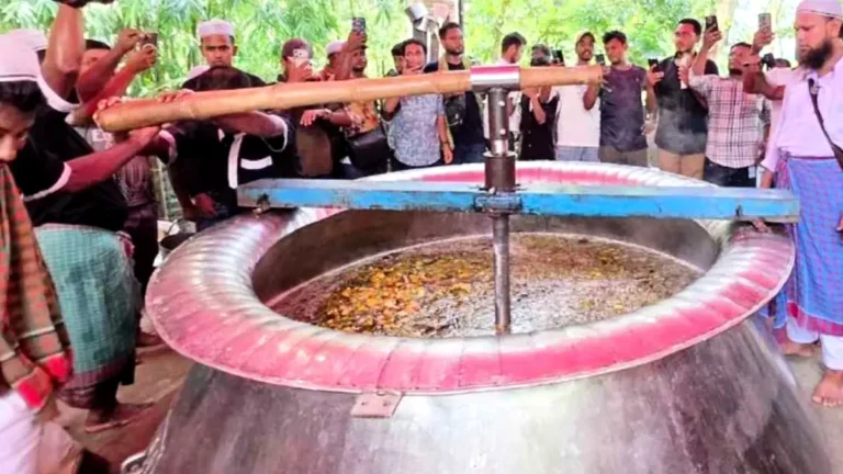 ৪০ হাজার মানুষের জন্য এক পাতিলে রান্না ১০১ মণ চালের তবারক