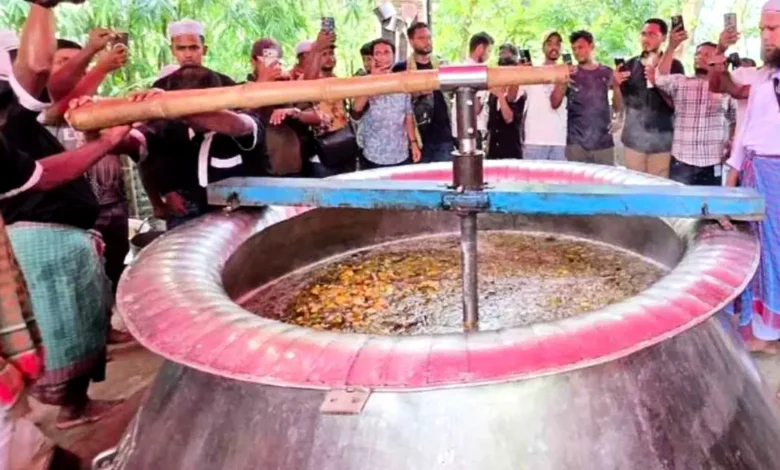 ৪০ হাজার মানুষের জন্য এক পাতিলে রান্না ১০১ মণ চালের তবারক