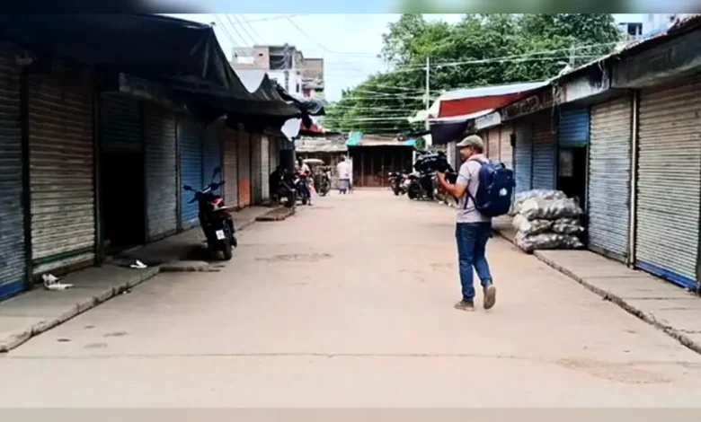 মেহেরপুর: চাঁদাবাজির প্রতিবাদে অনির্দিষ্টকালের জন্য বন্ধ কাঁচাবাজার