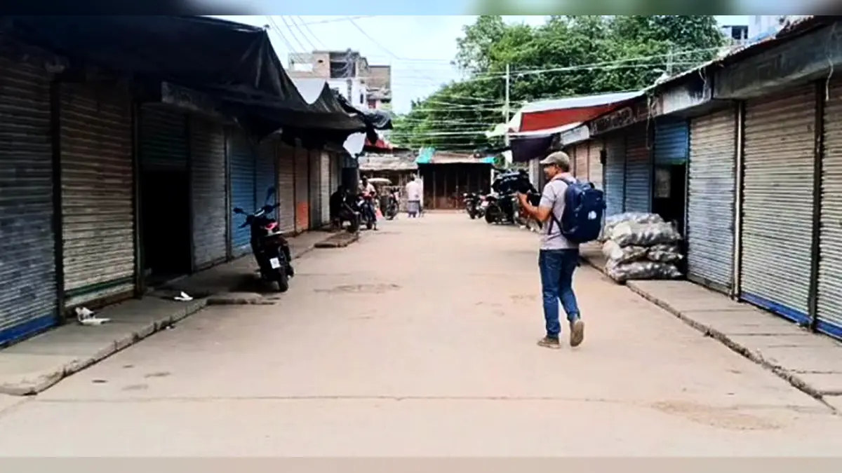 মেহেরপুর: চাঁদাবাজির প্রতিবাদে অনির্দিষ্টকালের জন্য বন্ধ কাঁচাবাজার