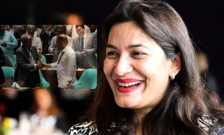 রাষ্ট্রপতি বাবার হাতে ফুল, মেয়ের মুখে কৃতজ্ঞতা