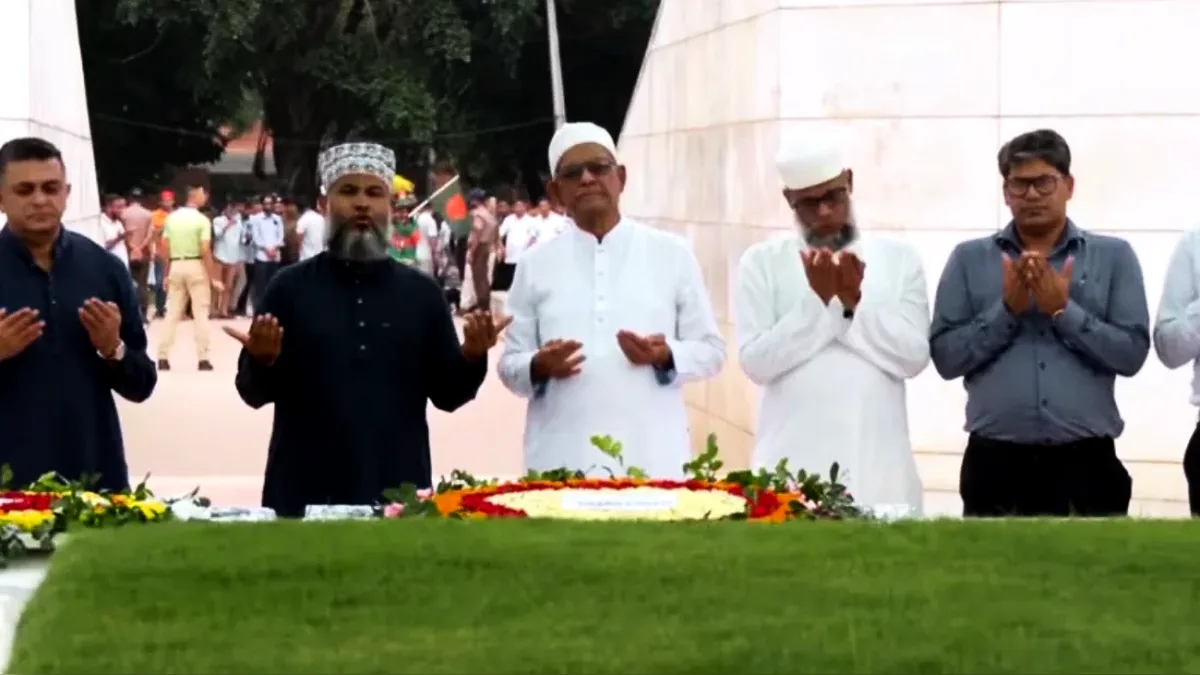 জিয়াউর রহমান ও খালেদা জিয়ার সমাধিতে শ্রদ্ধা জানালেন নবনির্বাচিত রাষ্ট্রপতি