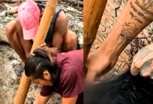 নেপালে বন্যায় মৃত্যু নারীর মরদেহ কাদা থেকে উদ্ধারের বদলে কানের দুল খুলে নেওয়ার চেষ্টা