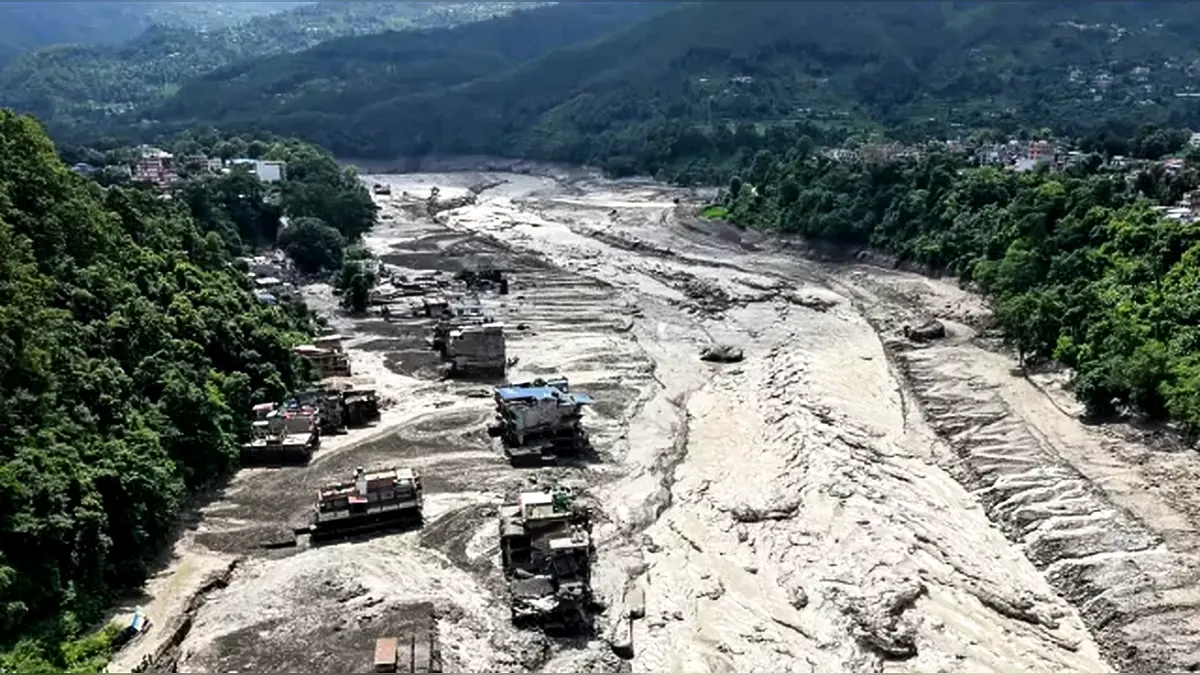 নেপাল-চীন সীমান্তে বন্যায় ১৫০০ নিখোঁজ, ৮০০ জনই বিদেশি
