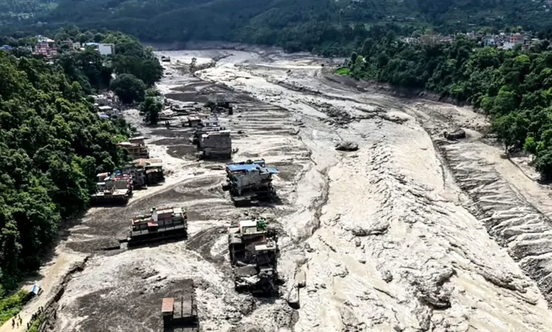 নেপাল-তিব্বত সীমান্তে ভয়াবহ বন্যা: নিহত ২২, নিখোঁজ ৩৮৪ পর্যটক