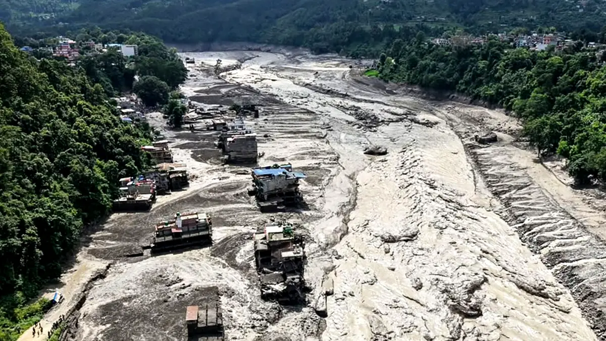 নেপাল-তিব্বত সীমান্তে ভয়াবহ বন্যা: নিহত ২২, নিখোঁজ ৩৮৪ পর্যটক