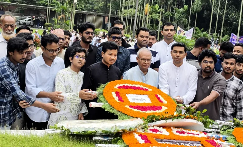 কাজী নজরুল ইসলামের সমাধিতে ছাত্রদলের শ্রদ্ধা