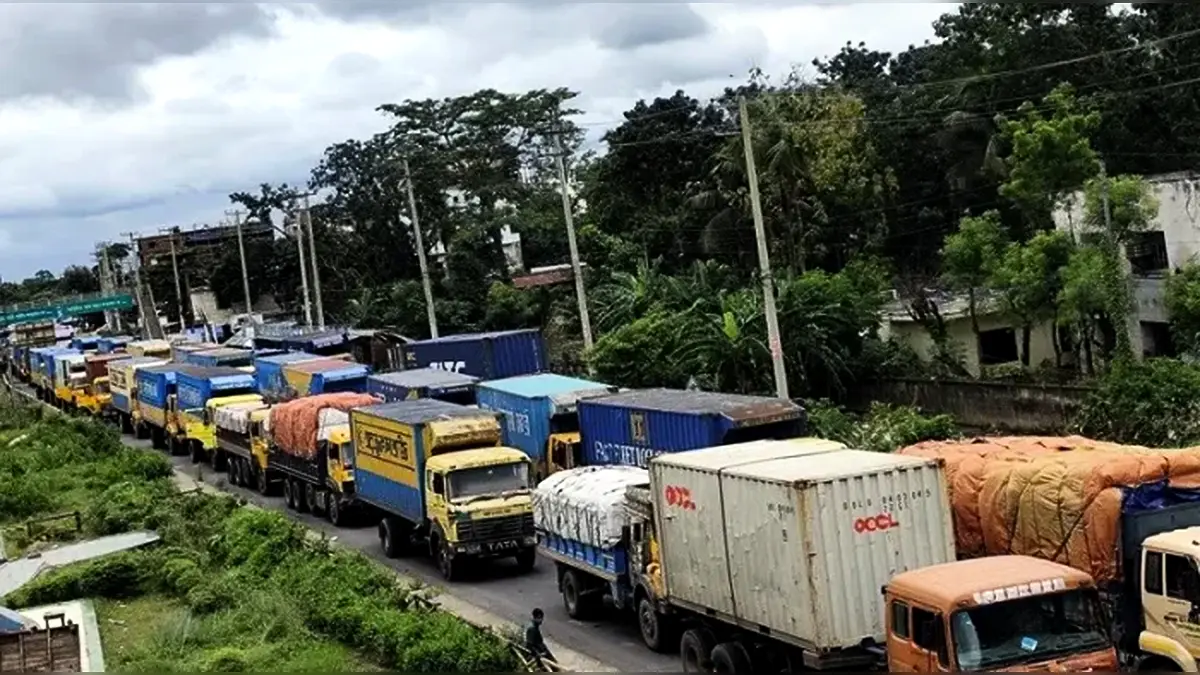 অ্যাম্বুলেন্স ঢাকায় নেওয়ার পথেই প্রা ণ গেল রোগীর ঢাকা চট্টগ্রাম মহাসড়কের