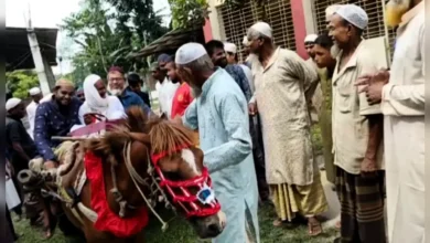 টানা ৪০ বছর দায়িত্ব পালন, ঘোড়ারগাড়িতে বাড়ি ফিরলেন মুয়াজ্জিন শুক্কুর আলী