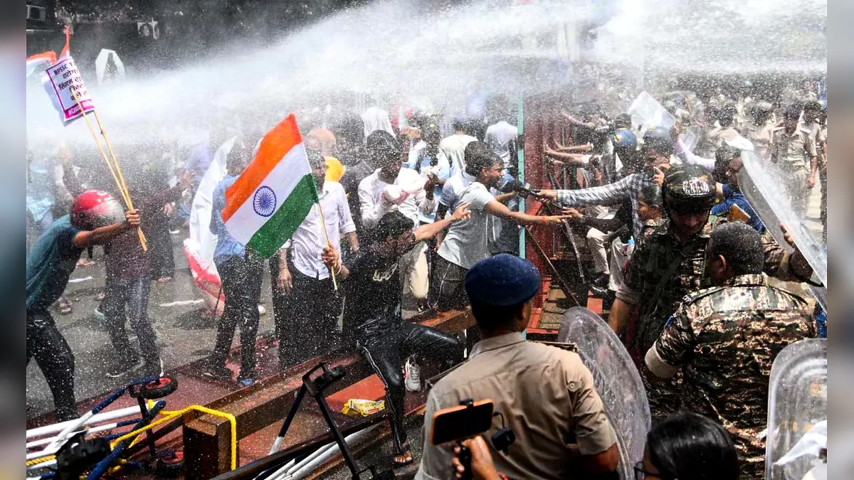 শিক্ষার্থীদের বিক্ষোভে আবারো উত্তাল ভারত