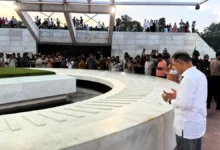 রাষ্ট্রপতি নির্বাচন শেষে মা-বাবার কবর জিয়ারত করলেন প্রধানমন্ত্রী