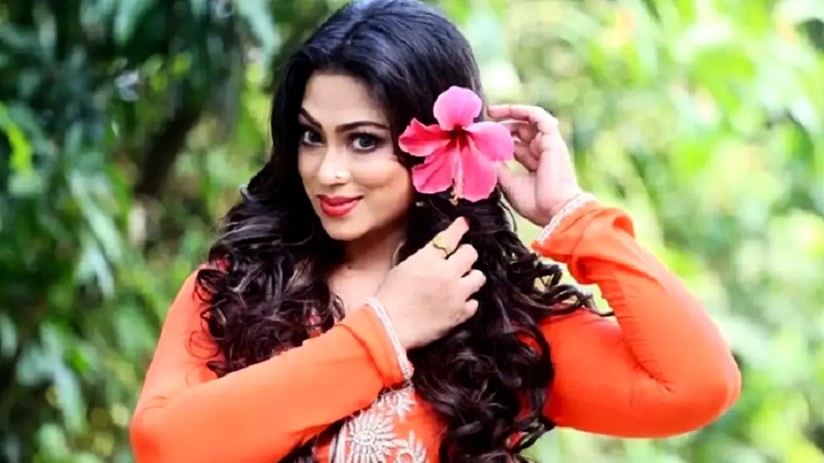 অভিনয় ছাড়ছেন পপি? বাকি জীবন কাটাতে চান খোদার নামে