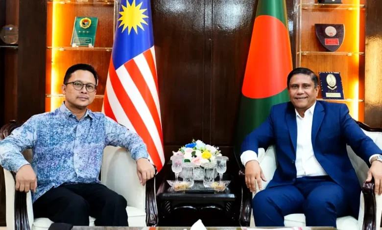 প্রতিরক্ষা সহযোগিতা বাড়াতে মালয়েশিয়ার হাইকমিশনারের সঙ্গে প্রধানমন্ত্রীর