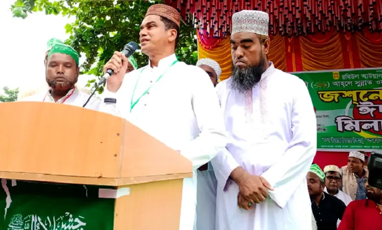 মাজার ধ্বংস করলে আমরা ঘরে বসে থাকব না: প্রতিমন্ত্রী আজাদ