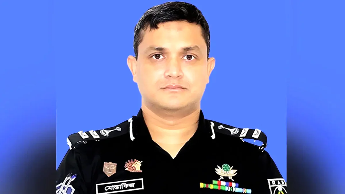 চট্টগ্রামে র্যাব-৭ এর নেতৃত্বে লেফটেন্যান্ট কর্নেল মোস্তাফিজুর রহমান
