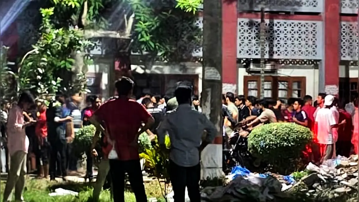 রাবিতে চেয়ারে বসাকে কেন্দ্র করে দুই বিভাগের শিক্ষার্থীদের মধ্যে সংঘর্ষ, আহত ৪