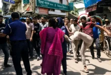 পুলিশের সামনে নারী উদ্যোক্তাকে লাথি: রাজবাড়ীতে কী ঘটেছিল?