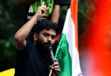 ‘ভারতে গোয়ালঘরে’ স্কুল দেখতে গিয়ে হামলার শিকার ককরোচ পার্টি