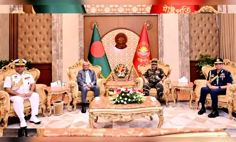 রাষ্ট্রপতির সঙ্গে তিন বাহিনীর প্রধানের সৌজন্য সাক্ষাৎ