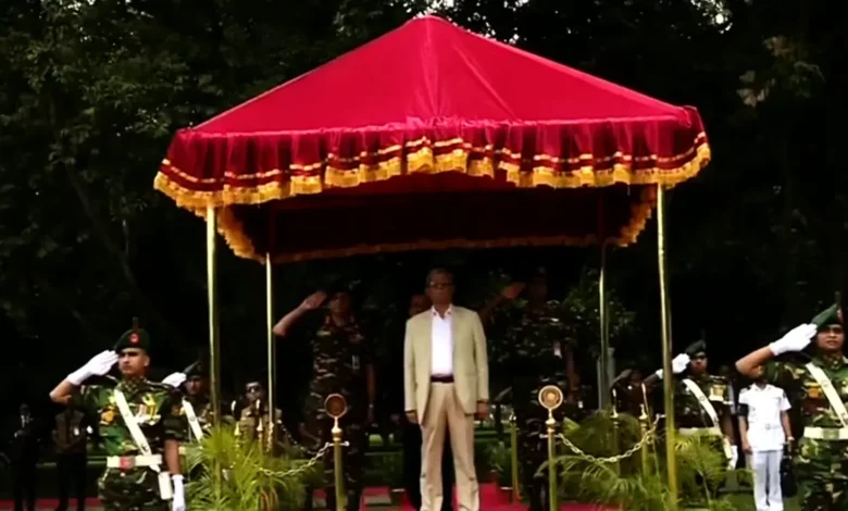 রাষ্ট্রপতি মির্জা ফখরুল ইসলাম আলমগীরকে বঙ্গভবনে গার্ড অব অনার প্রদান