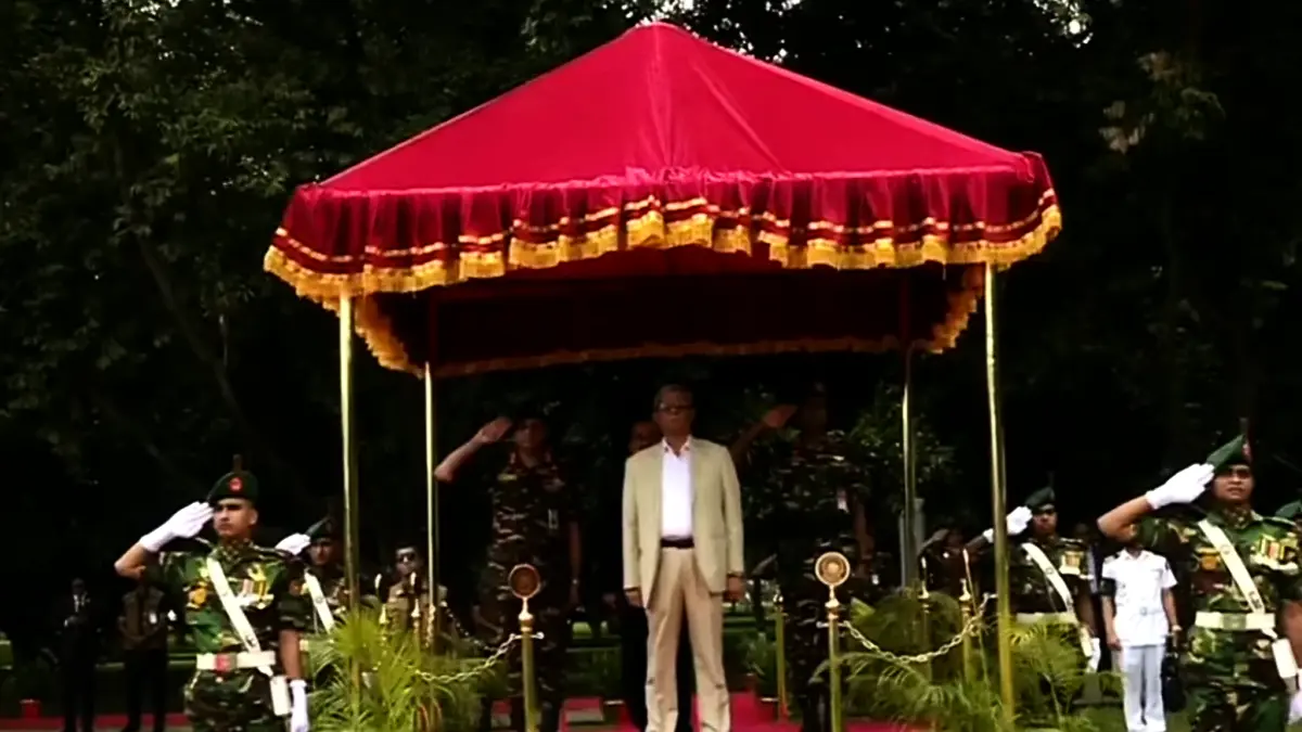 রাষ্ট্রপতি মির্জা ফখরুল ইসলাম আলমগীরকে বঙ্গভবনে গার্ড অব অনার প্রদান