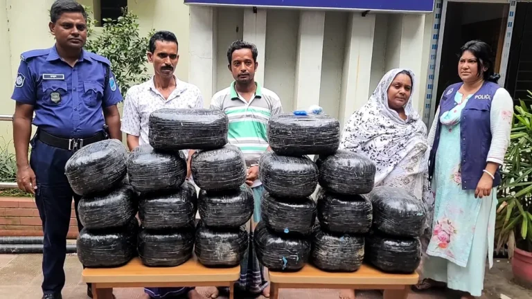 রূপগঞ্জে পুলিশের পৃথক অভিযান: ৭৬ কেজি গাঁজা, হেরোইন-ইয়াবাসহ গ্রেপ্তার ৩