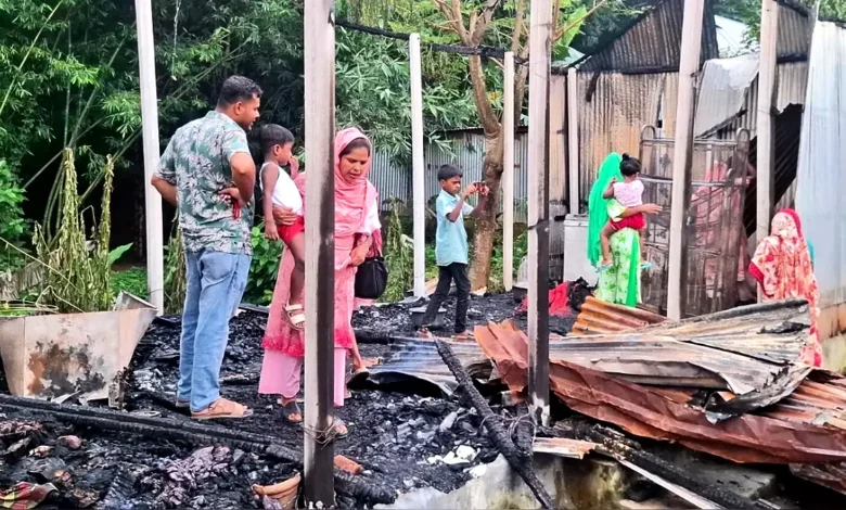 ঘুমন্ত দম্পতিকে পুড়িয়ে হত্যার চেষ্টা, টিনের বেড়া কেটে প্রাণে বাঁচলেন স্বামী-স্ত্রী