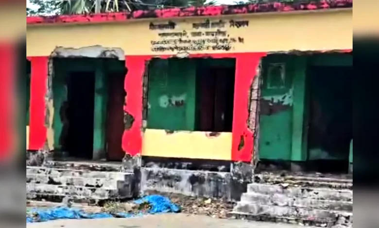 সাতক্ষীরায় ২৫০ সরকারি প্রাথমিক বিদ্যালয়ে জরাজীর্ণ ভবন, টিনের ঘরে চলছে পাঠদান