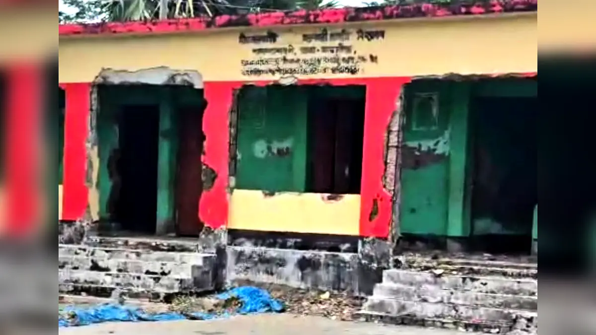 সাতক্ষীরায় ২৫০ সরকারি প্রাথমিক বিদ্যালয়ে জরাজীর্ণ ভবন, টিনের ঘরে চলছে পাঠদান