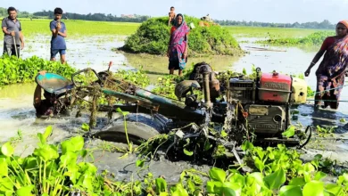 কৃষকের দুই পাওয়ার ট্রিলার পুকুরে ফেলে ক্ষতি সাধনের অভিযোগ