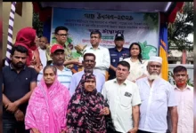 সিংগাইরে বিভাগীয় কমিশনারের পরিদর্শন, বৃক্ষরোপণ ও ভিক্ষুকদের ভাতা কার্ড প্রদান