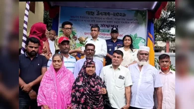 সিংগাইরে বিভাগীয় কমিশনারের পরিদর্শন, বৃক্ষরোপণ ও ভিক্ষুকদের ভাতা কার্ড প্রদান