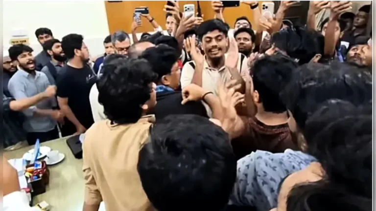 সমকামী কর্মকাণ্ড নিয়ে ঢাবির শহীদুল্লাহ হলে শিবির-ছাত্রদল সংঘর্ষ, অভিযোগ পাল্টাপাল্টি