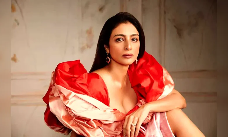 ৫৪ বছর বয়সেও তারুণ্য ধরে রেখেছেন টাবু, নিজেই জানালেন রহস্য