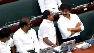 মুখ্যমন্ত্রীর আসন ছেড়ে মন্ত্রীদের পাশে বিজয়, তামিলনাড়ু বিধানসভায় নজিরবিহীন দৃশ্য