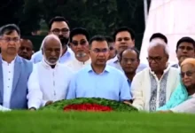 প্রতিষ্ঠাবার্ষিকীতে জিয়া-খালেদার সমাধিতে তারেক রহমানের শ্রদ্ধা নিবেদন