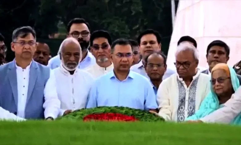 প্রতিষ্ঠাবার্ষিকীতে জিয়া-খালেদার সমাধিতে তারেক রহমানের শ্রদ্ধা নিবেদন