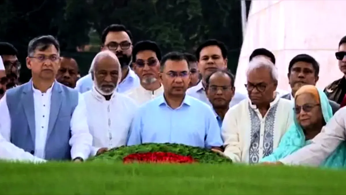 প্রতিষ্ঠাবার্ষিকীতে জিয়া-খালেদার সমাধিতে তারেক রহমানের শ্রদ্ধা নিবেদন