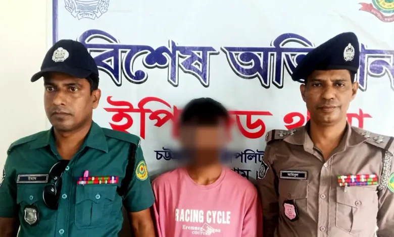 চট্টগ্রামের ইপিজেডে পুলিশের জালে ৮ মামলার আসামি কুখ্যাত চাঁদাবাজ রাকিব