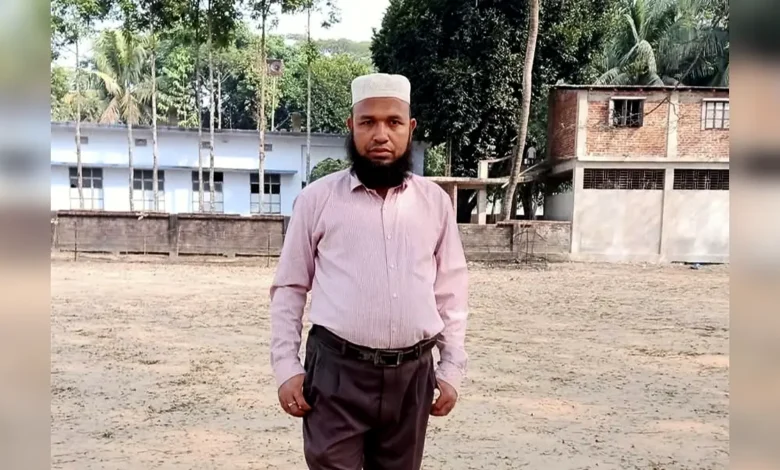 কক্সবাজারের খুরুশকুল স্কুলে মাদক সেবনে বাধা দেওয়ায় দপ্তরিকে পিটিয়ে জখম